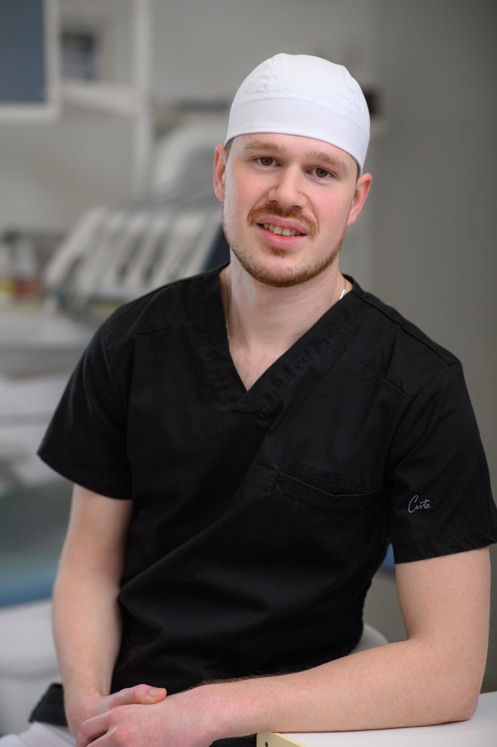 Zobozdravnik v zobozdravstveni ordinaciji Top-Dental